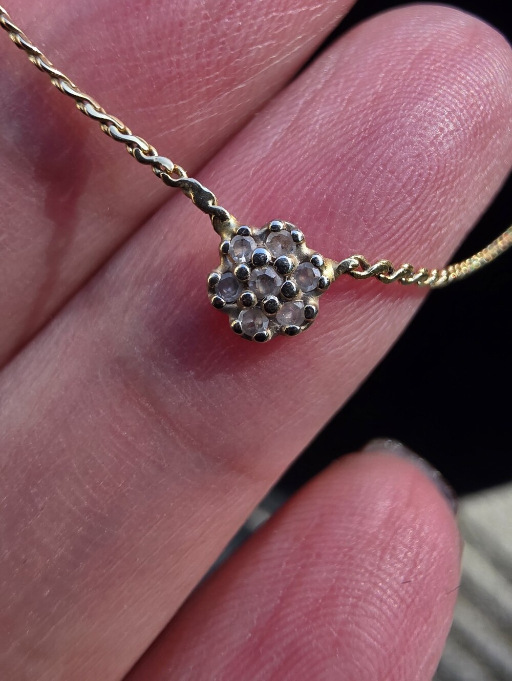 1.92 Gram Delicate Vintage 14kt Gold Flower Cluster Necklace Clear Stones - Picture 6 of 14